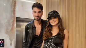 Chiar dacă trăiește o adevărată poveste de dragoste alături de Anghel Damian, Theo Rose stă departe de inelul de logodnă: „Nu l-am mai scos de mult din cutie”